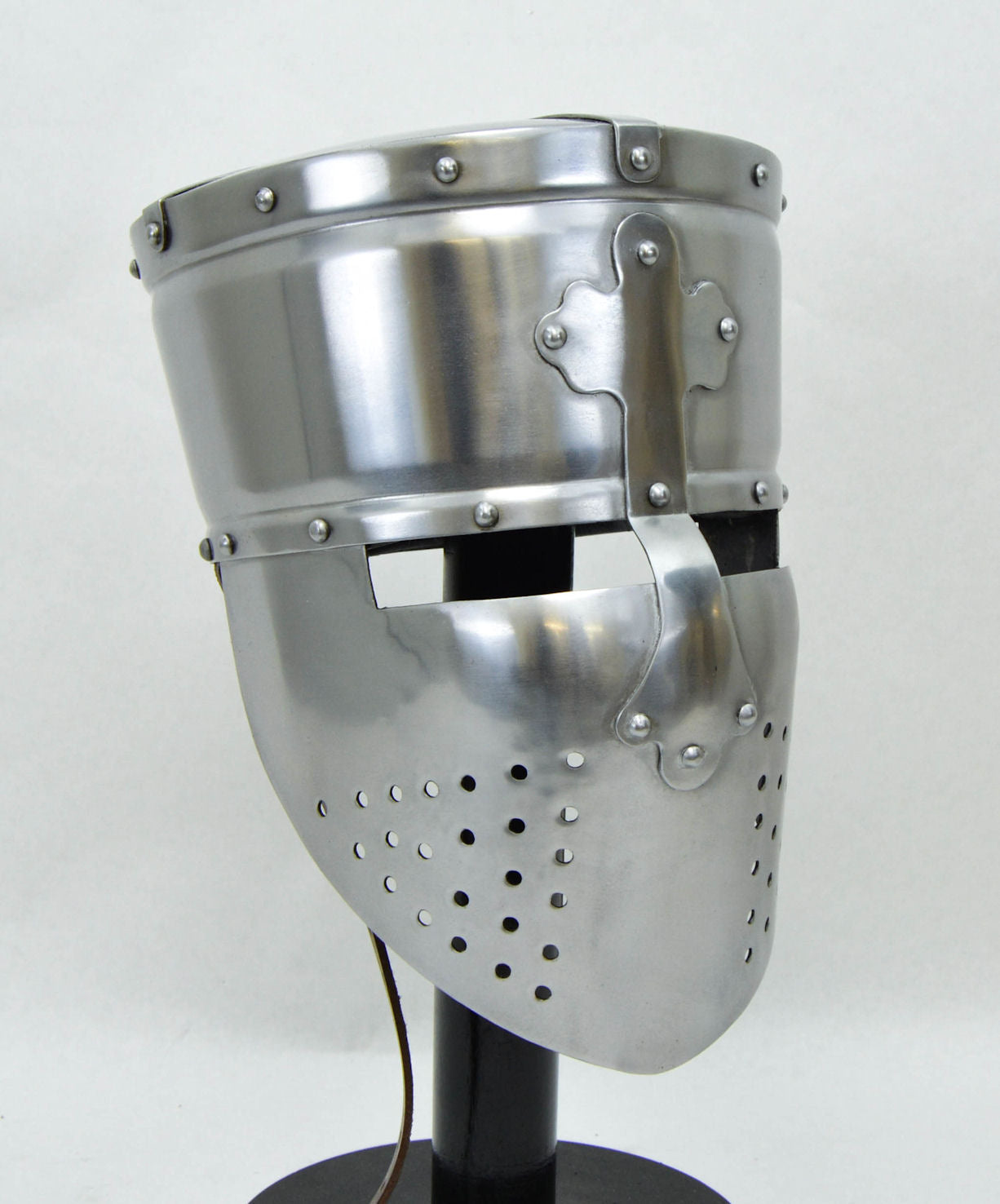 Templar Pot Helm with Faceplate - 16 Gauge