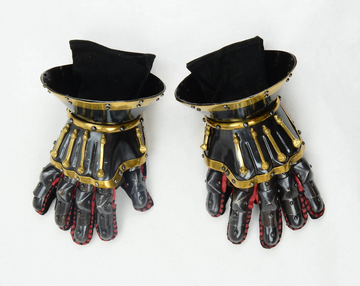 Black Baron's Hourglass Gauntlets