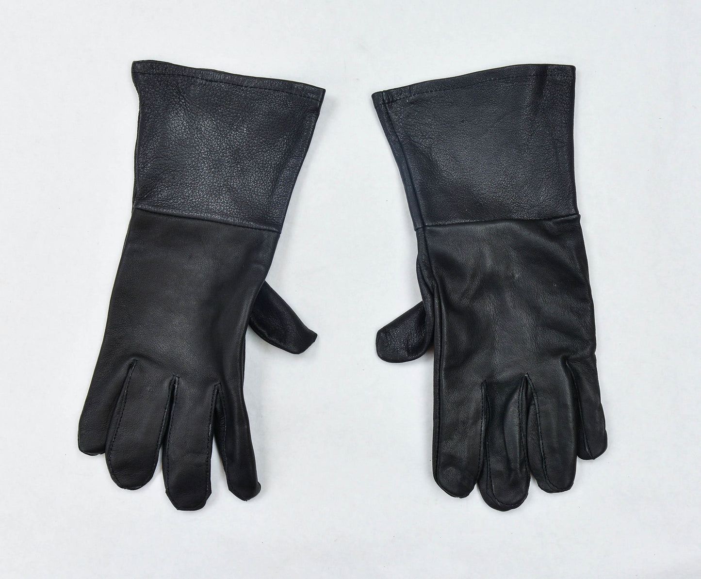 Black Leather Swordsman's Gauntlets
