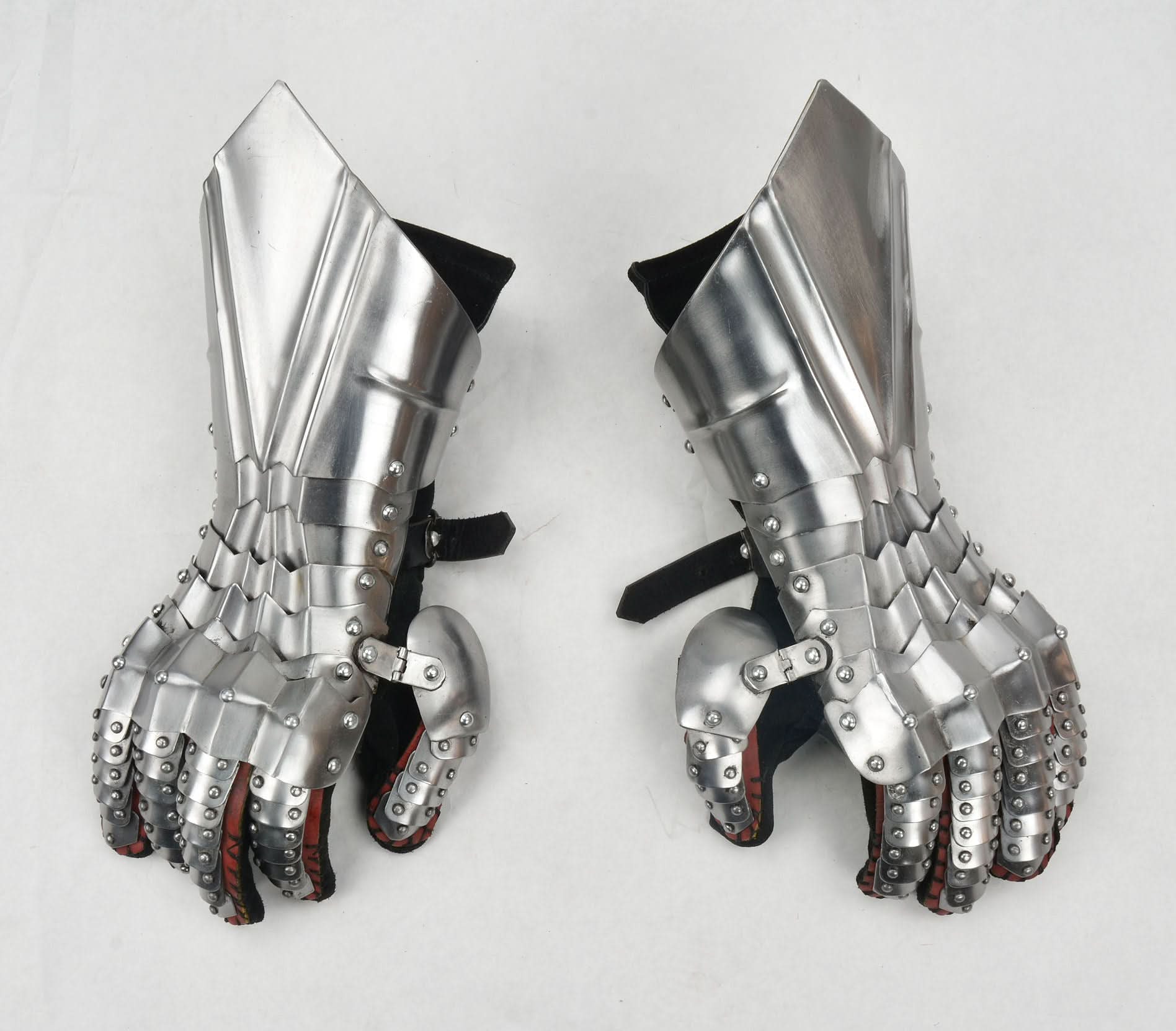 Late Medieval Ridged Gauntlets | 18-Gauge Steel | Armory