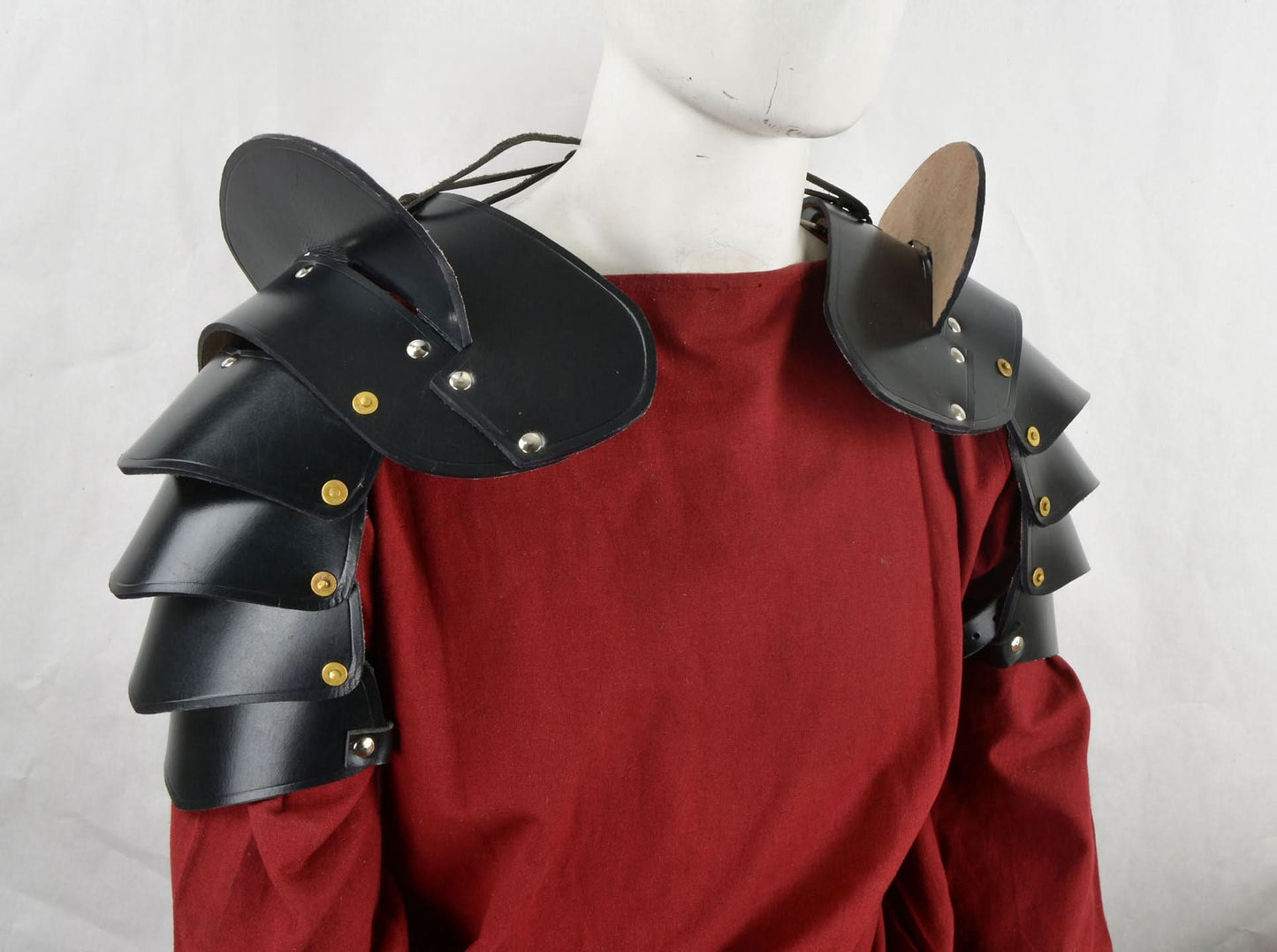 Leather Sword Breaker Pauldrons