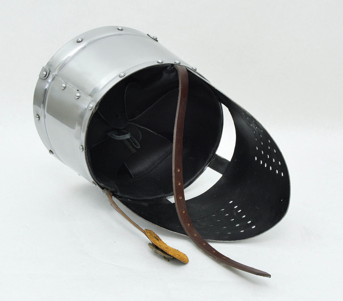 Templar Pot Helm with Faceplate - 16 Gauge