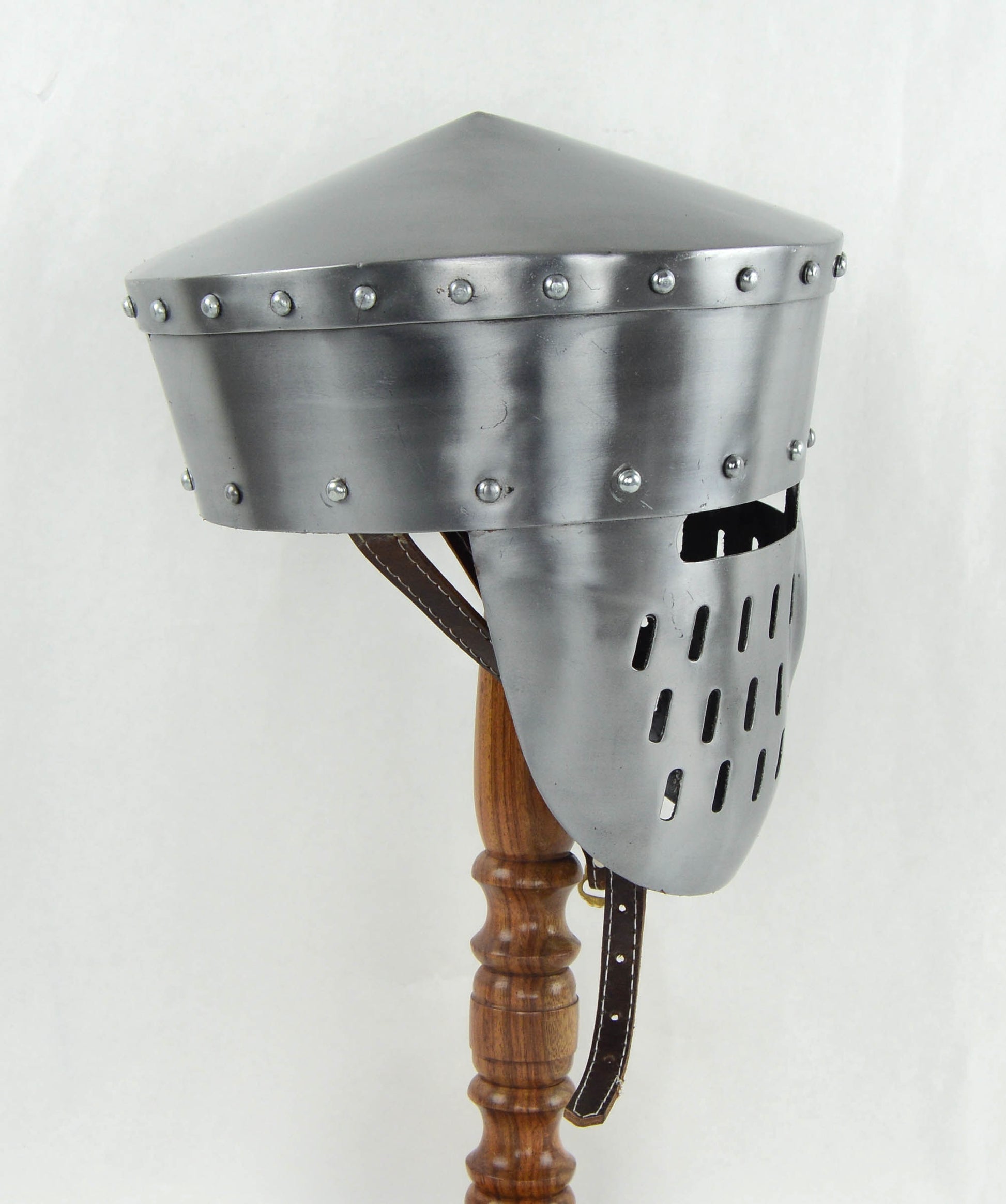 Crusader Peaked Pot Helm with Faceplate - 18 Gauge