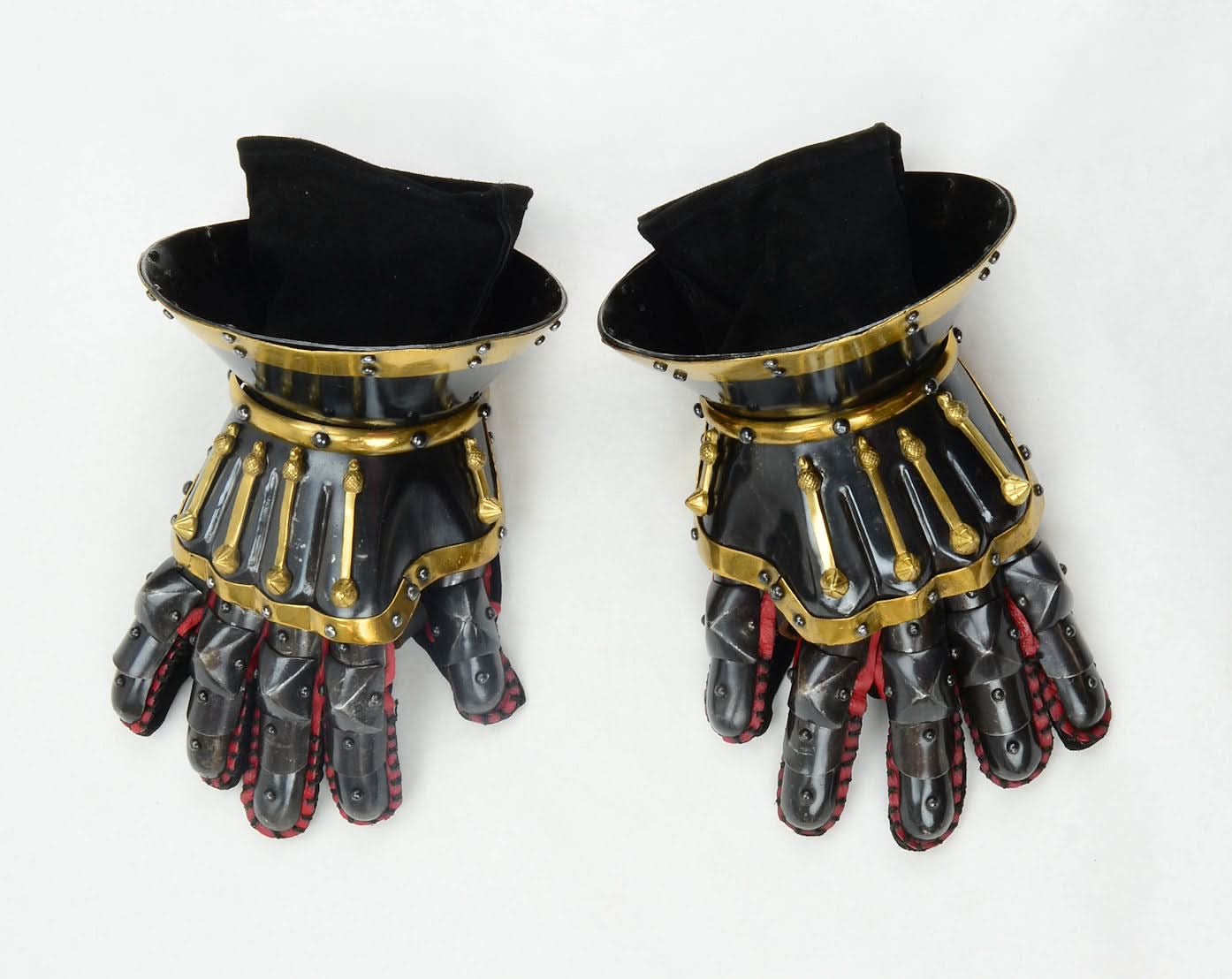Black Baron's Hourglass Gauntlets